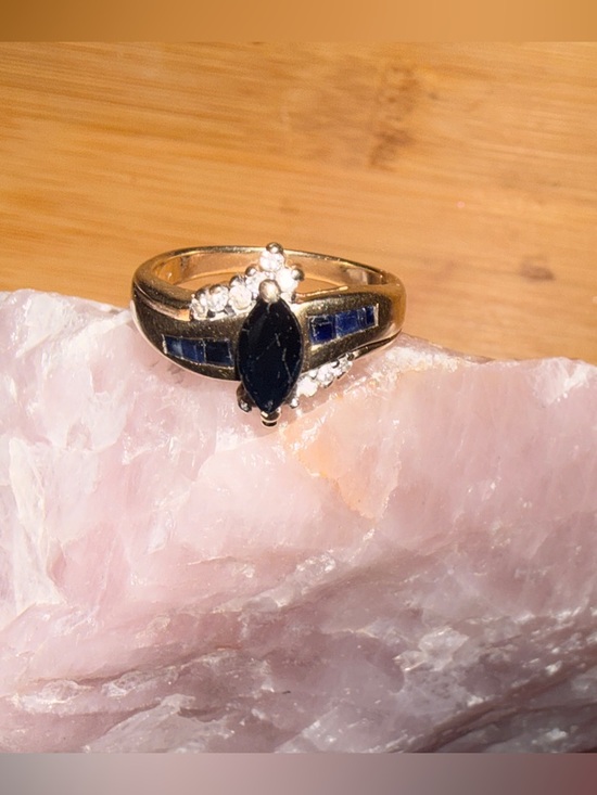 Vintage 10 karat yellow gold, Sapphire, and Diamond ring Sz 7 - Picture 16 of 17